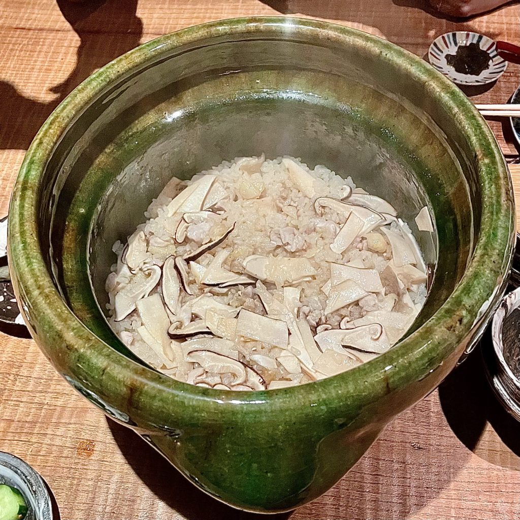 鶏と松茸の土鍋ご飯